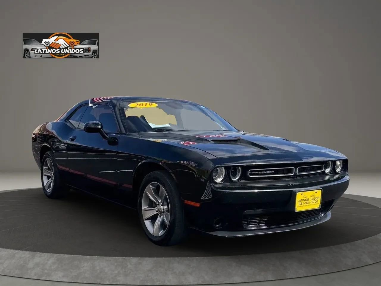 Used 2019 Dodge Challenger SXT image 1