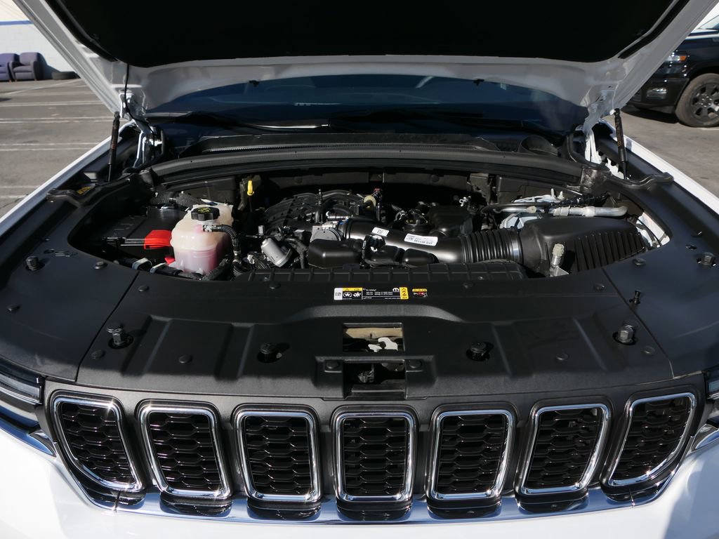 Used 2024 Jeep Grand Cherokee Laredo X image 26