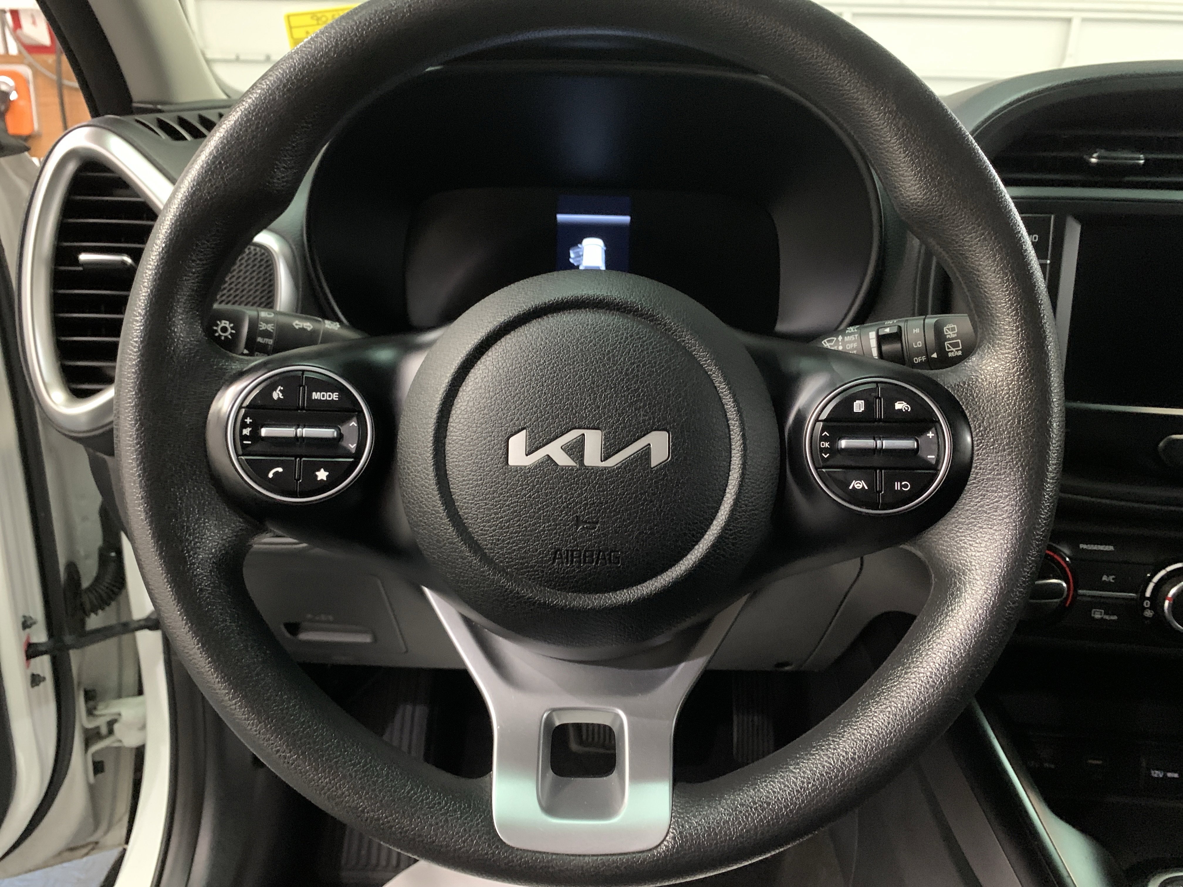 Used 2023 Kia Soul LX image 16