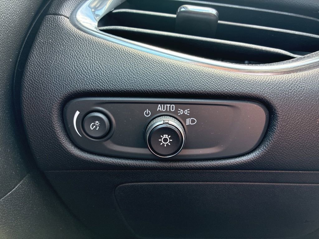 Used 2017 Chevrolet Malibu LT w/ Leather Package image 24