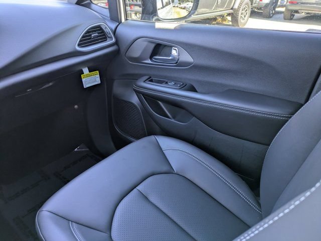 New 2026 Chrysler Voyager LX FWD image 15
