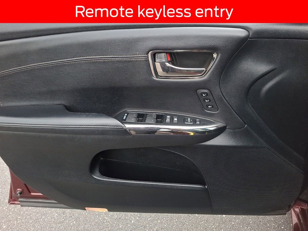 Used 2015 Toyota Avalon XLE image 12