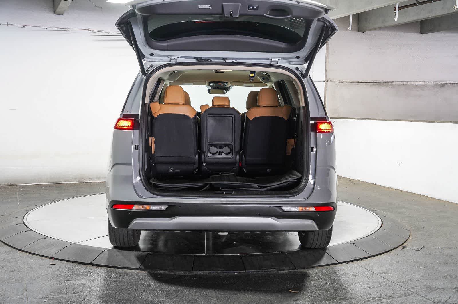 Used 2024 Kia Carnival EX FWD image 26