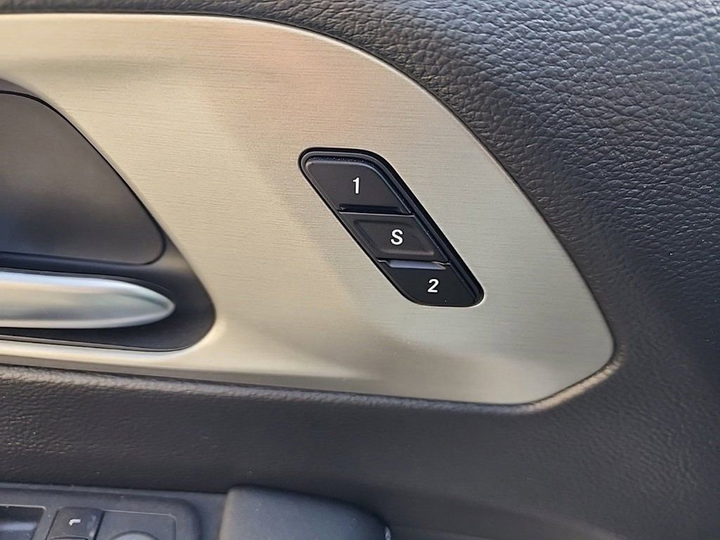 Used 2023 Chrysler Pacifica Limited w/ S Appearance Package image 14