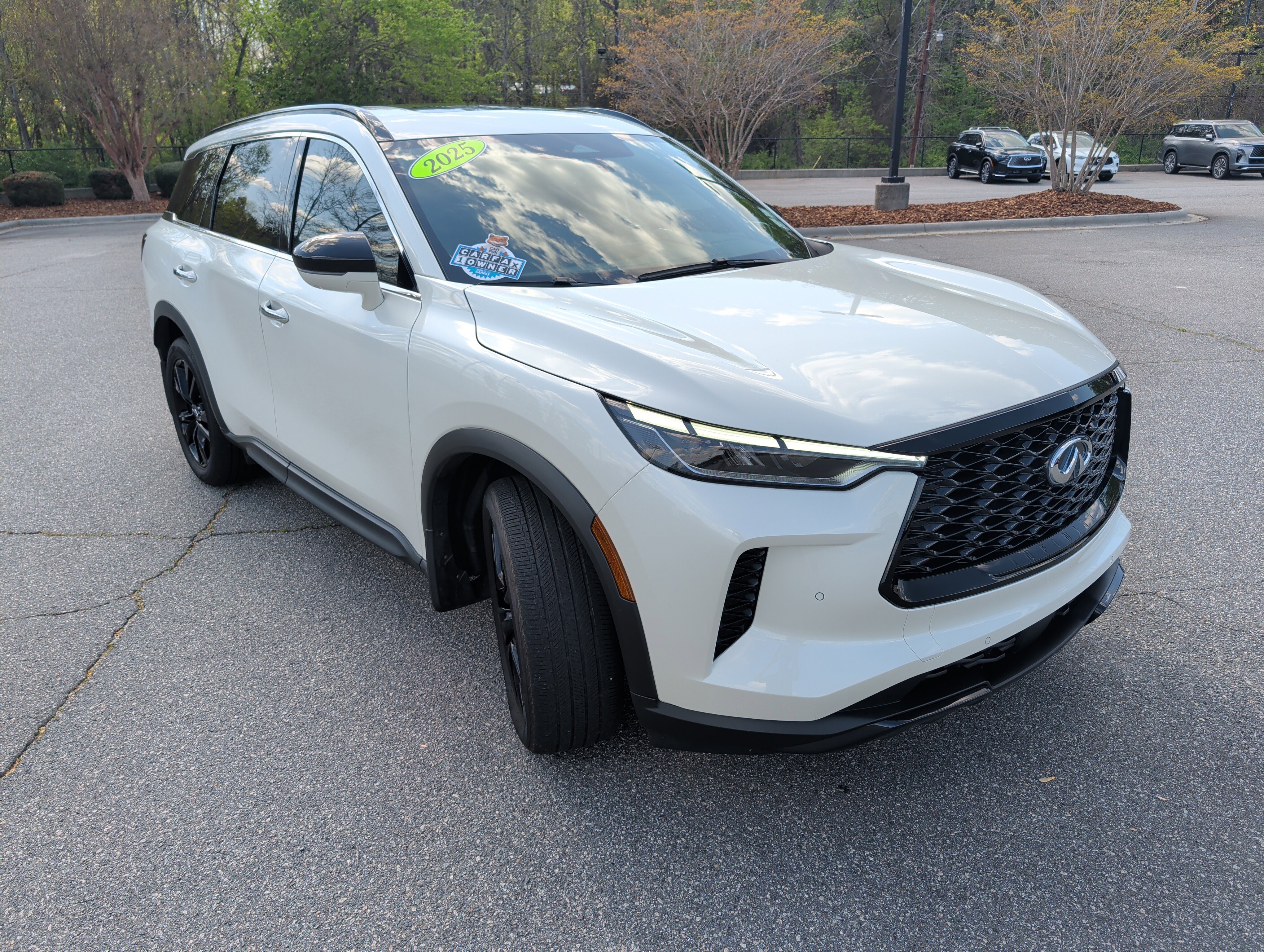 Used 2025 INFINITI QX60 Luxe w/ Black Edition image 2