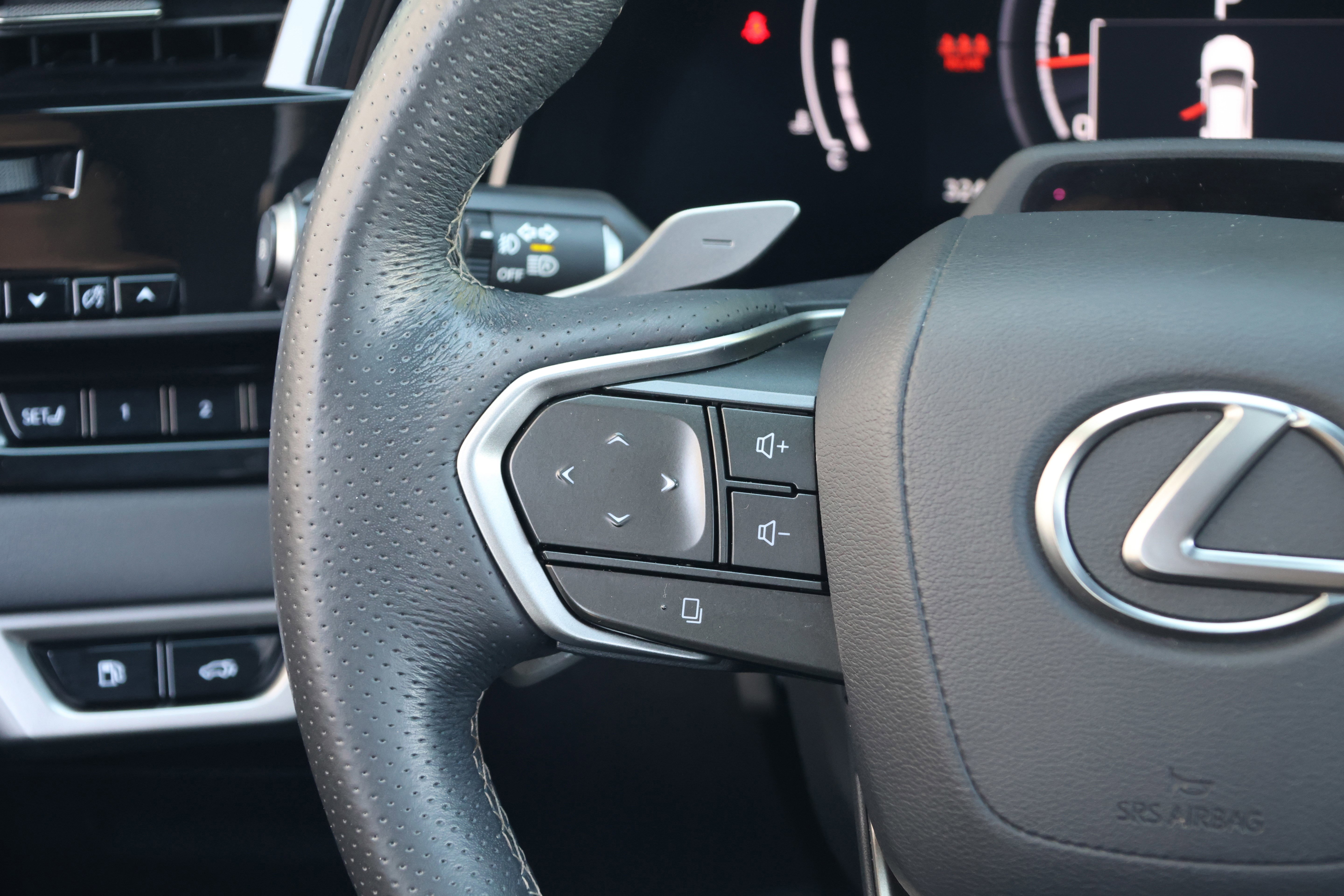 Used 2023 Lexus RX 350 F Sport w/ Cold Area Package AWD/4WD image 18
