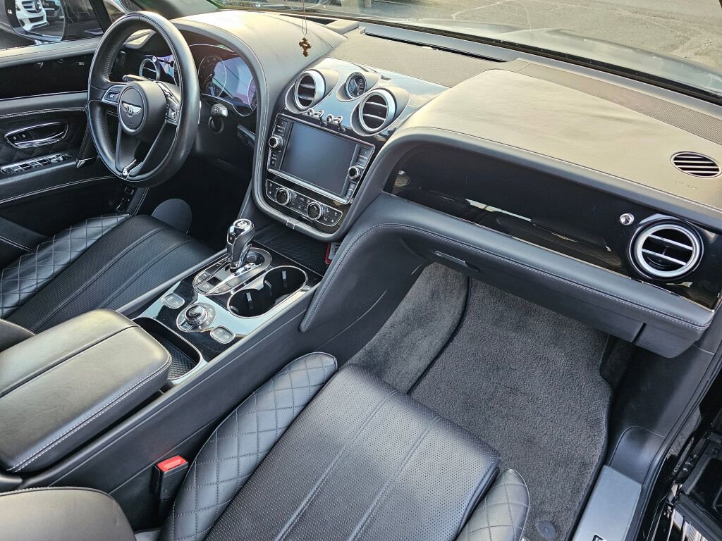 Used 2018 Bentley Bentayga image 11