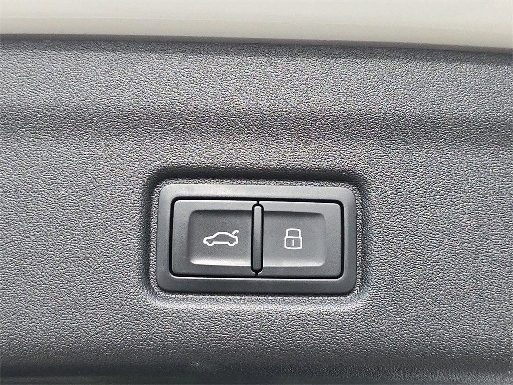 Certified 2025 Audi Q6 e-tron Premium w/ Convenience Package image 13