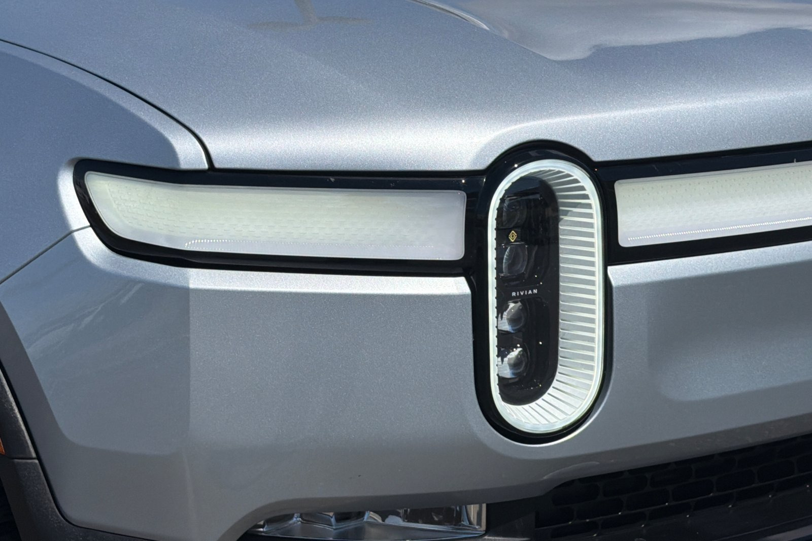 Used 2023 Rivian R1T Adventure Dual AWD/4WD image 37