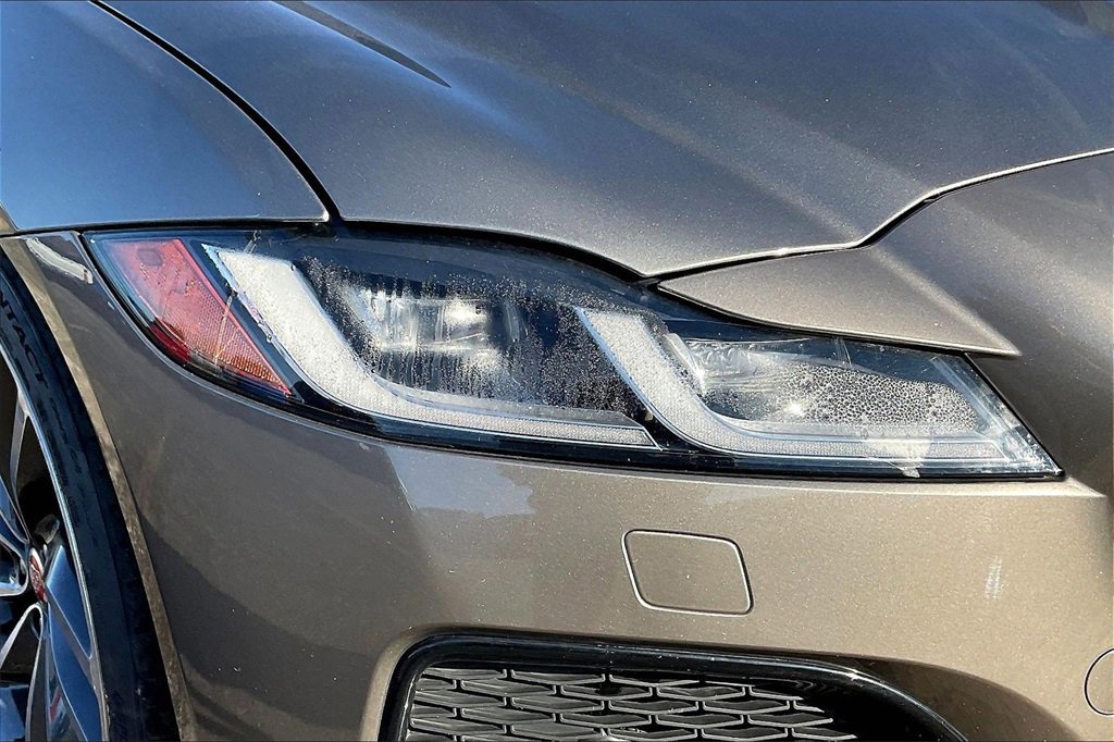 Used 2022 Jaguar XF R-Dynamic SE image 30