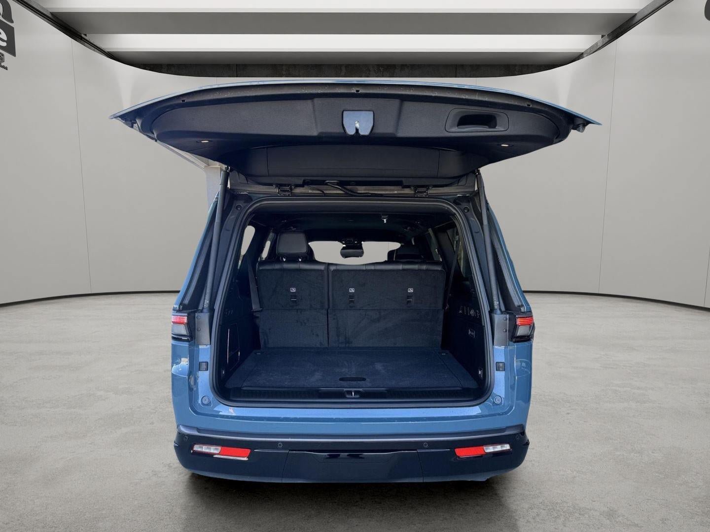 New 2026 Jeep Grand Wagoneer L Limited AWD/4WD image 5