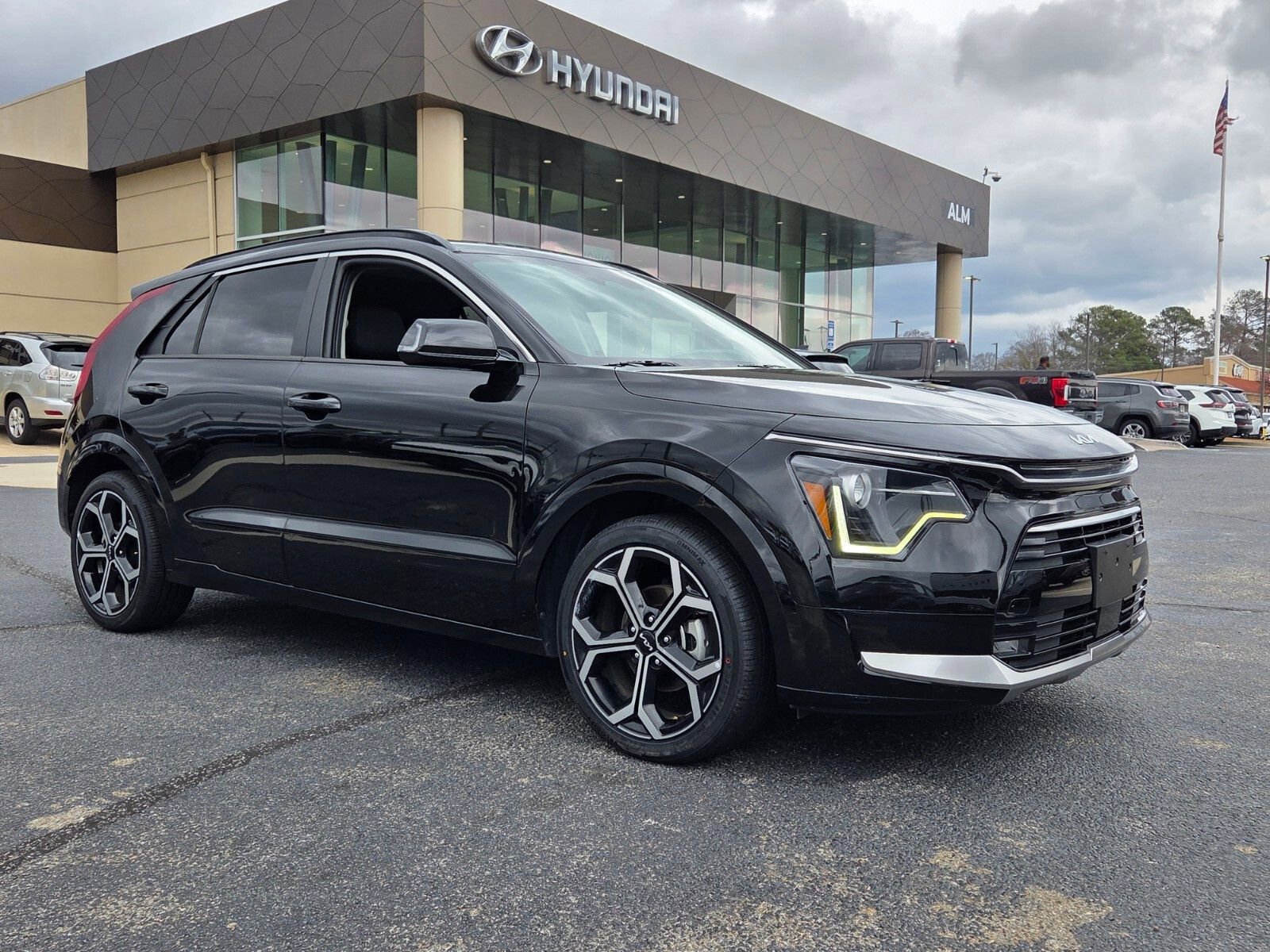 Used 2023 Kia Niro EX Touring image 1