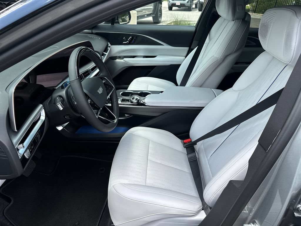 New 2026 Cadillac Lyriq Premium Luxury w/ LPO, Floor Liner Package AWD/4WD image 18