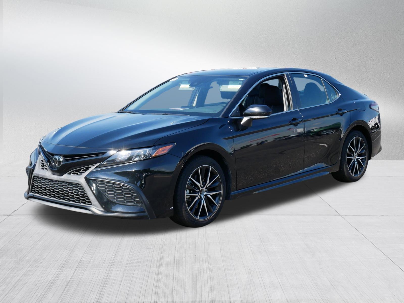 Certified 2024 Toyota Camry SE FWD image 3