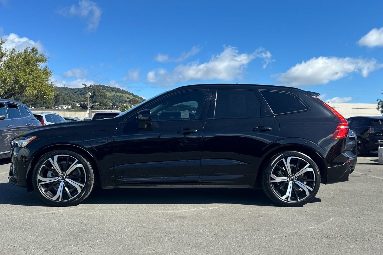 Certified 2025 Volvo XC60 T8 Ultra w/ Protection Package Premier image 6