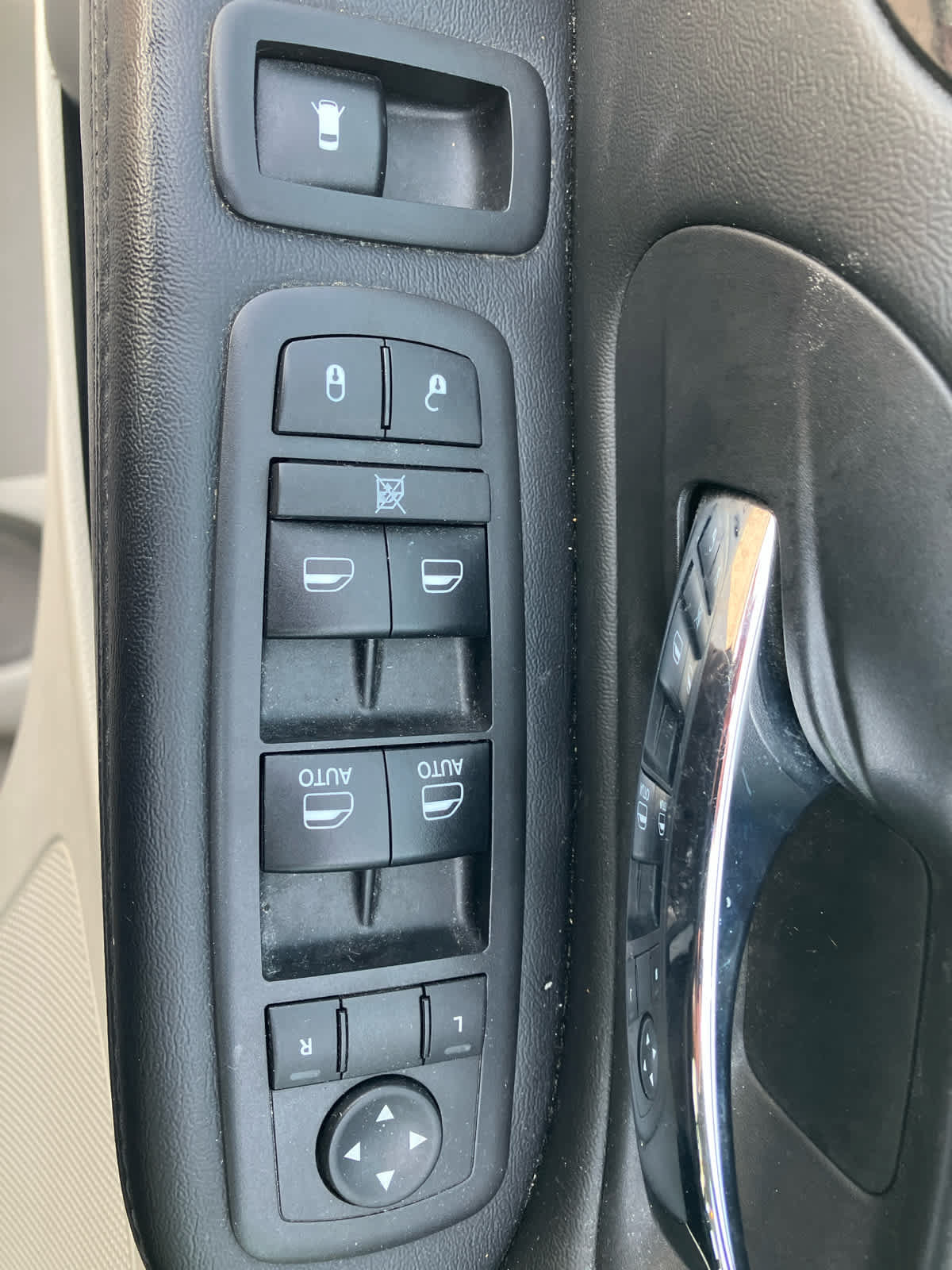 Used 2019 Dodge Grand Caravan SE FWD image 12