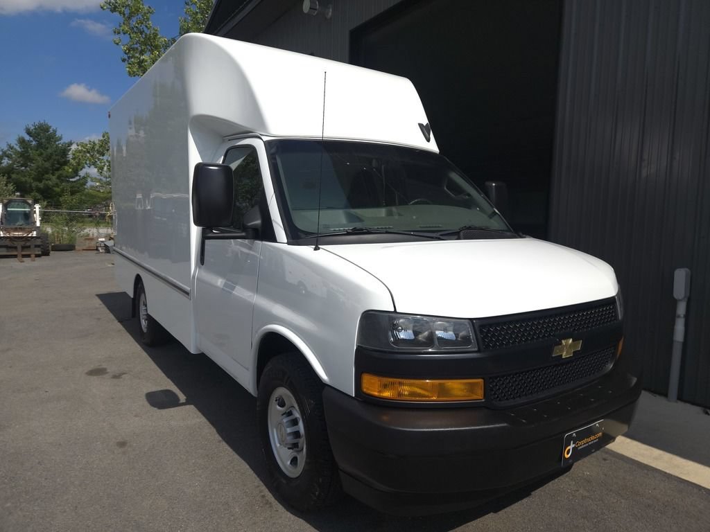 Used 2019 Chevrolet Express 3500 w/ Driver Convenience Package RWD image 5