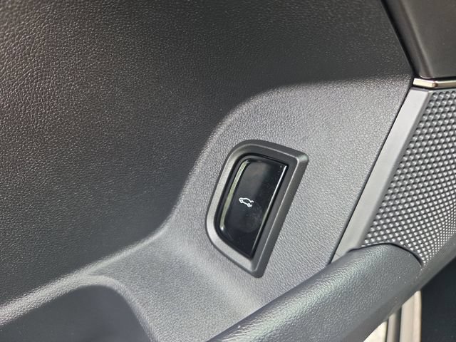 Certified 2024 Cadillac Lyriq Luxury w/ LPO, Floor Liner Package AWD/4WD image 30