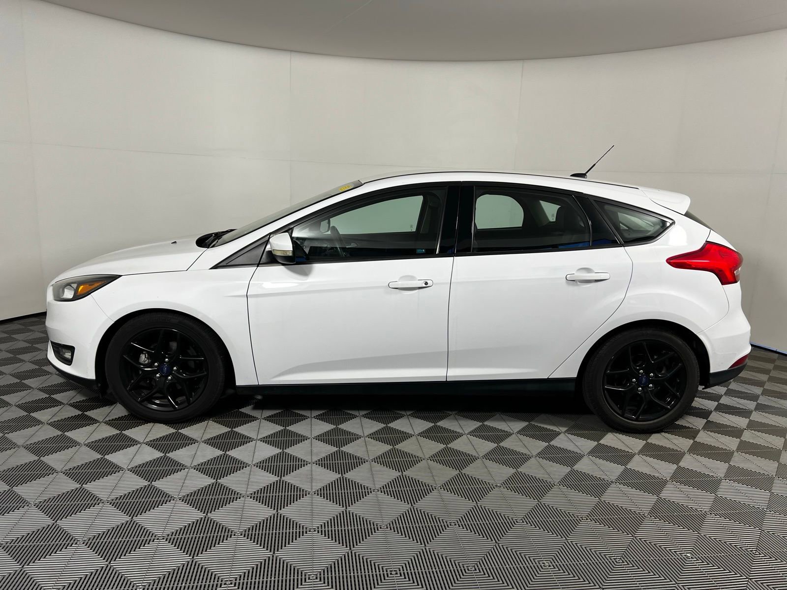 Used 2016 Ford Focus SE w/ Equipment Group 201A image 8