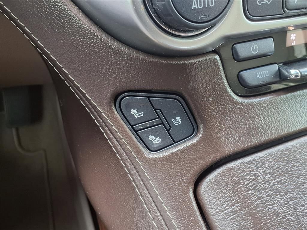 Used 2018 Chevrolet Suburban Premier image 13
