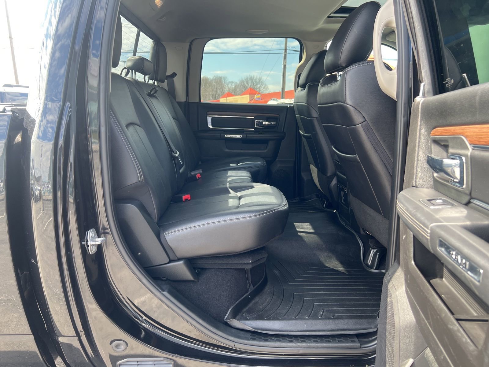 Used 2018 RAM 3500 Laramie image 33