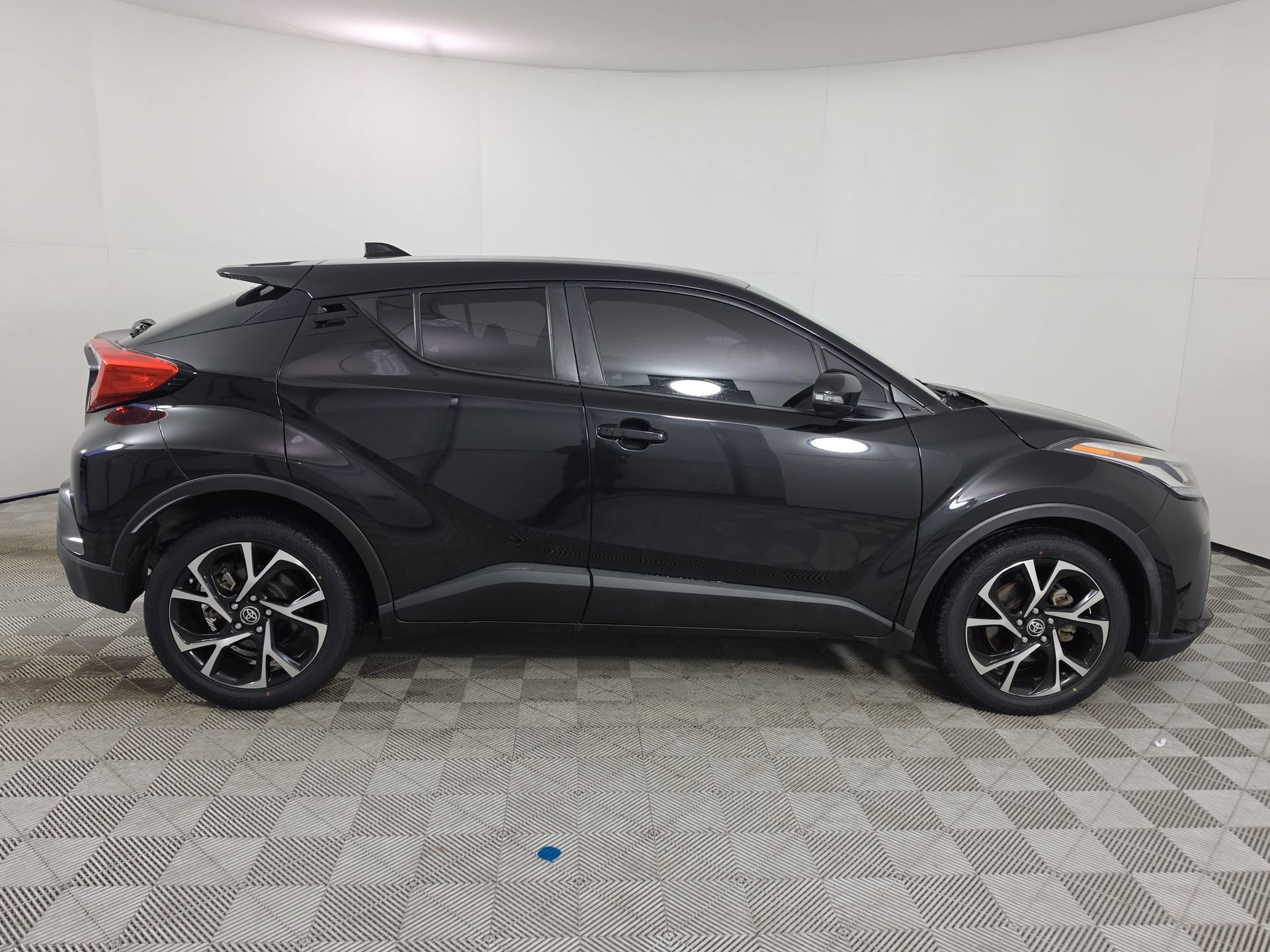 Used 2021 Toyota C-HR XLE FWD image 8