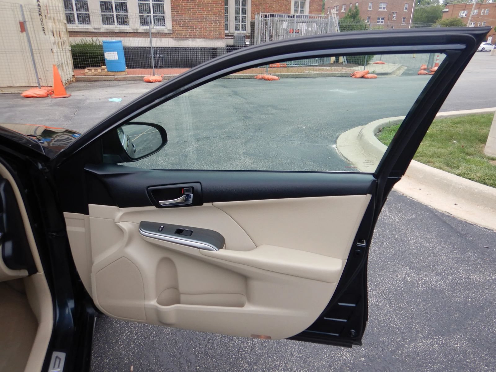 Used 2012 Toyota Camry XLE w/ Leather Pkg FWD image 21