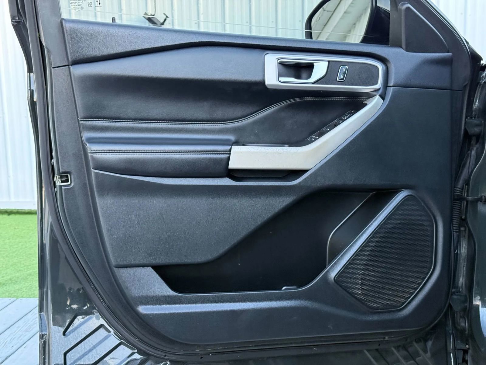 Used 2022 Ford Explorer XLT RWD image 11