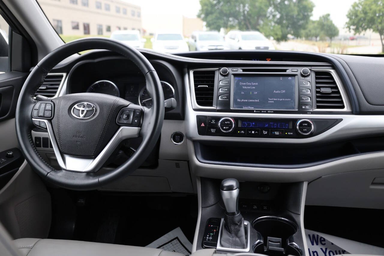 Used 2016 Toyota Highlander XLE AWD/4WD image 26