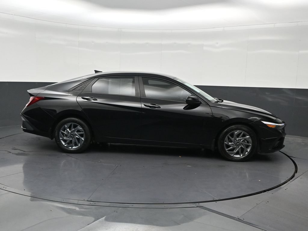 Used 2024 Hyundai Elantra SEL FWD image 7