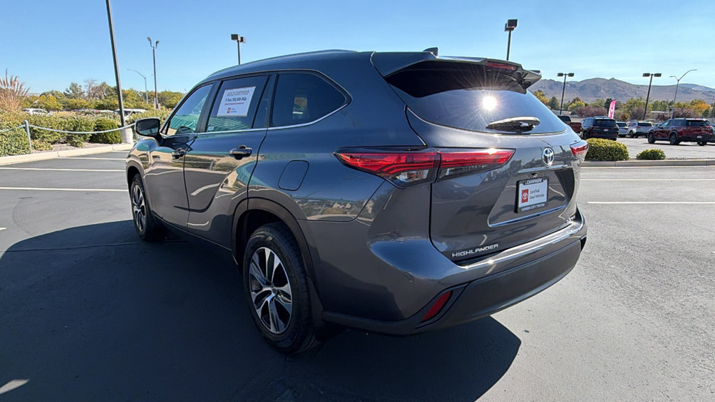 Certified 2023 Toyota Highlander XLE AWD/4WD image 5