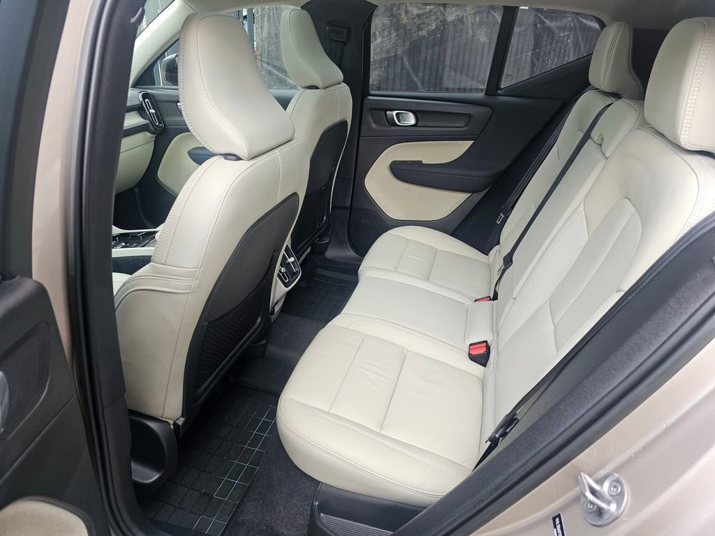 Certified 2023 Volvo XC40 B5 Plus w/ Climate Package image 13