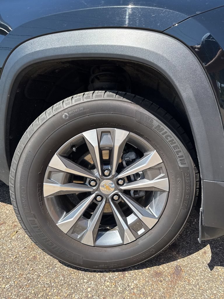 Used 2025 Chevrolet Equinox LT w/ Convenience Package II AWD/4WD image 4