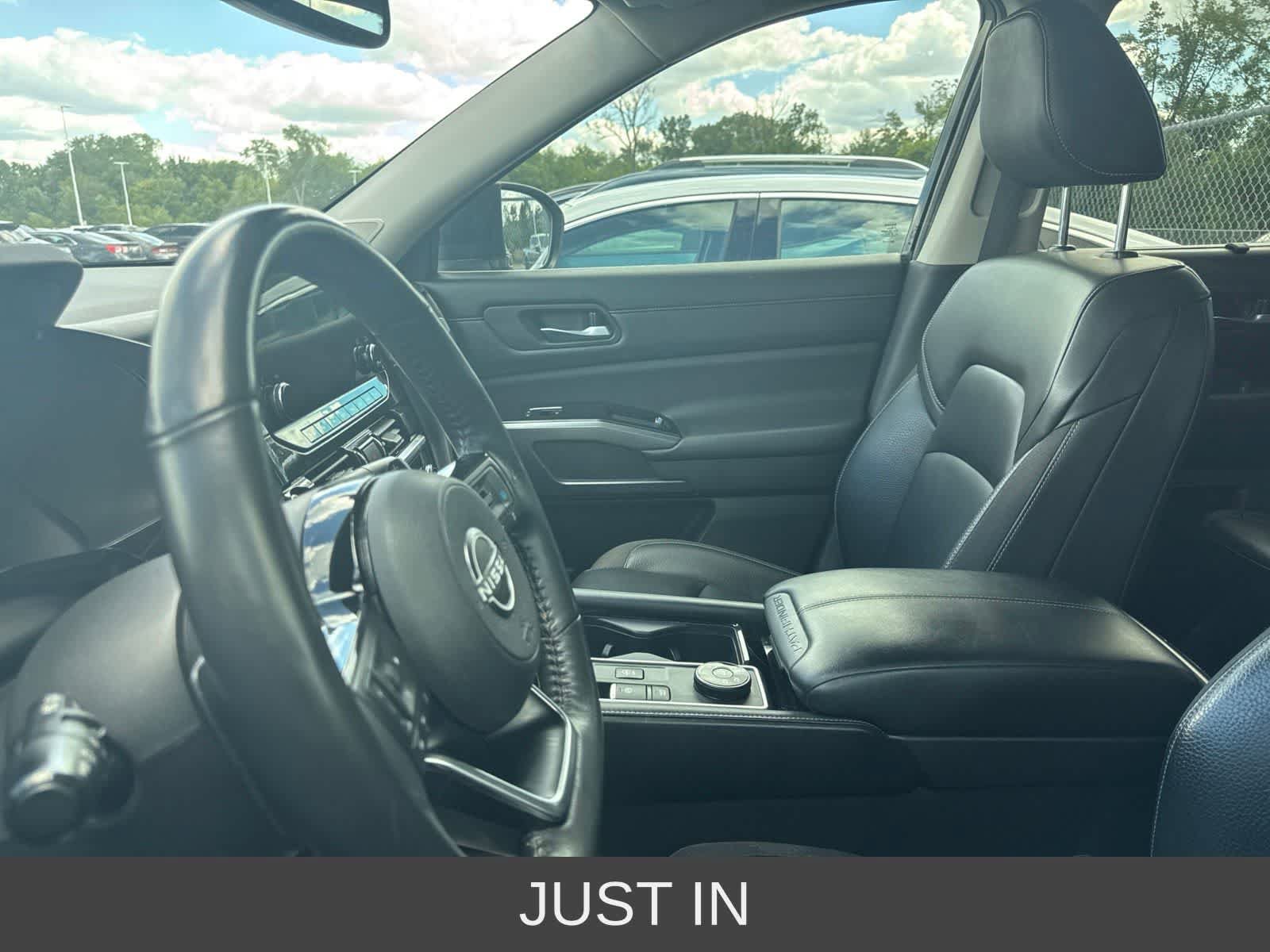 Used 2022 Nissan Pathfinder SL AWD/4WD image 34