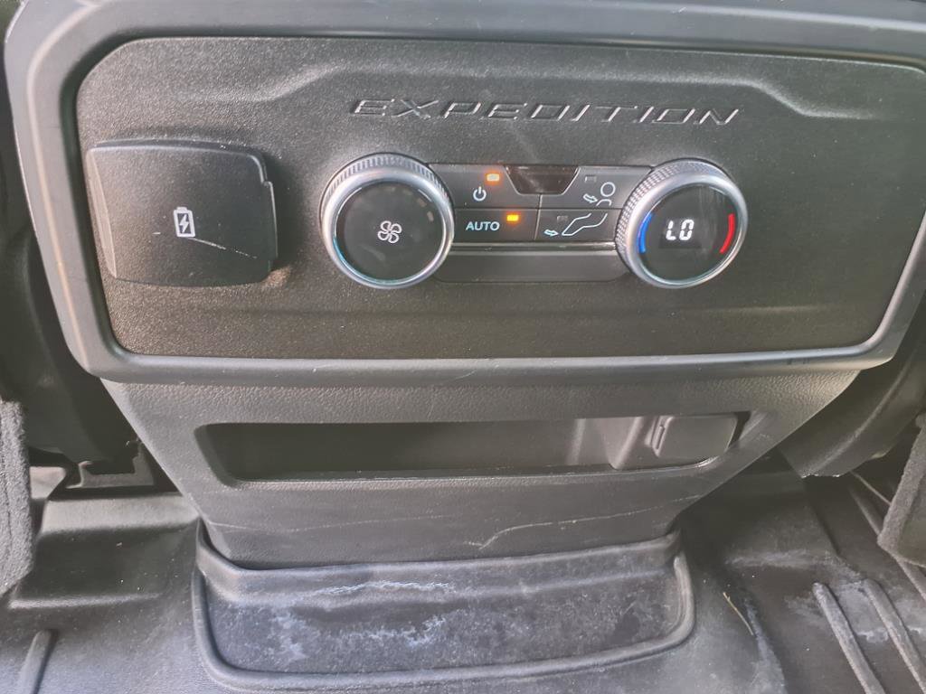 Used 2021 Ford Expedition XLT w/ Black Accent Package AWD/4WD image 16