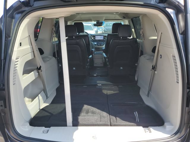 Used 2022 Chrysler Pacifica Touring-L FWD image 8
