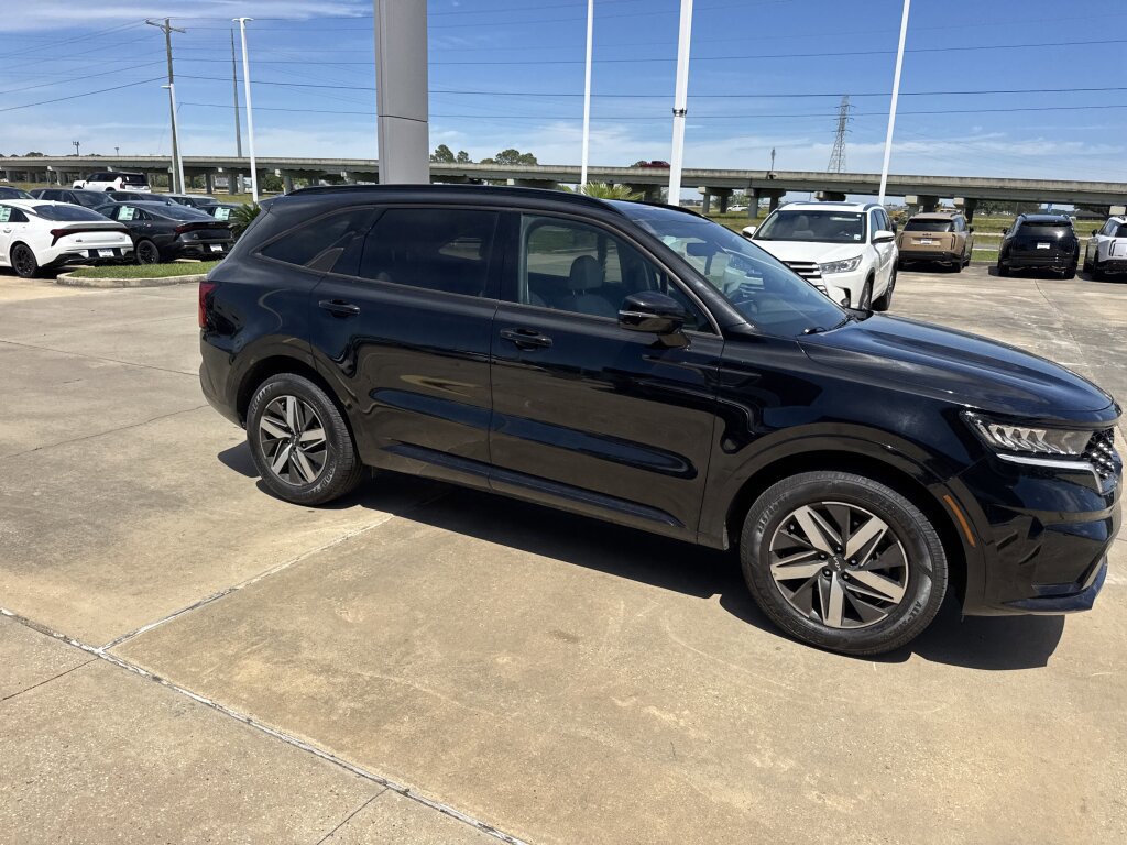 Certified 2023 Kia Sorento EX w/ Panoramic Sunroof Package image 12