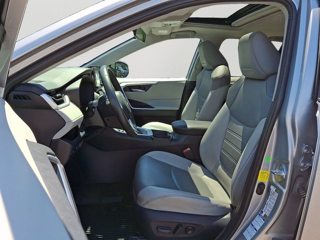 Used 2019 Toyota RAV4 XLE Premium w/ Cold Weather Package AWD/4WD image 14