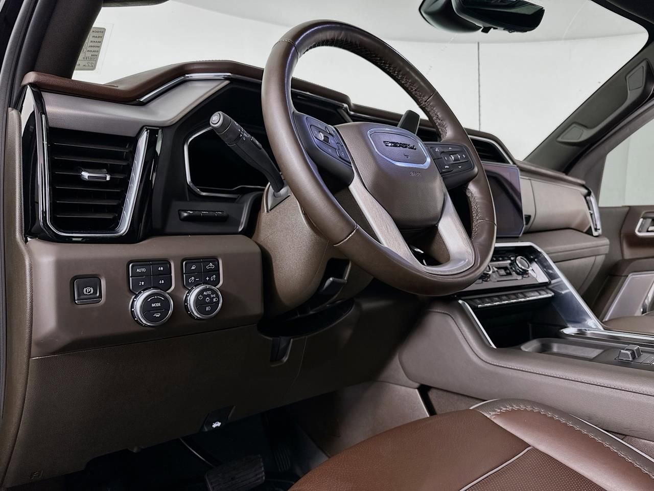 Used 2024 GMC Sierra 3500 Denali w/ Denali Reserve Package image 10