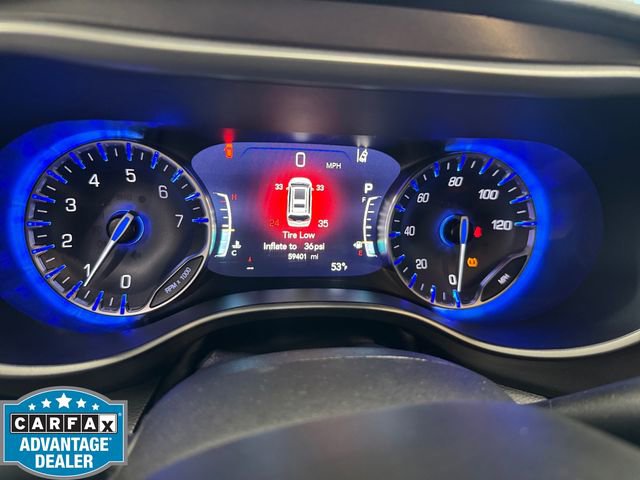 Used 2024 Chrysler Pacifica Touring-L FWD image 2