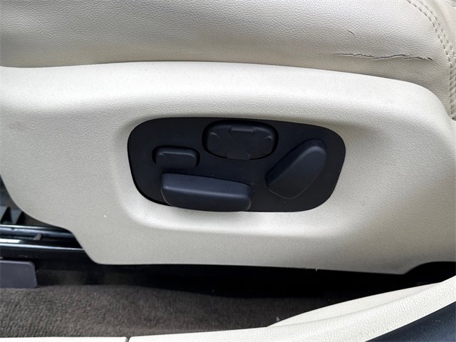 Used 2014 Lincoln MKS AWD w/ Equipment Group 101A image 9