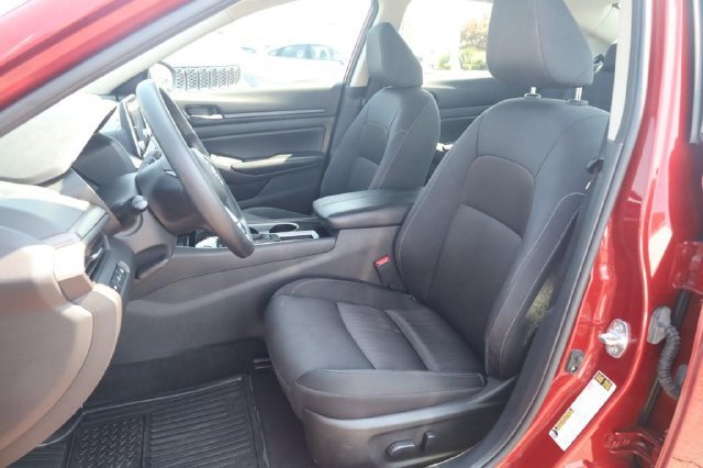 Used 2024 Nissan Altima 2.5 SV FWD image 19