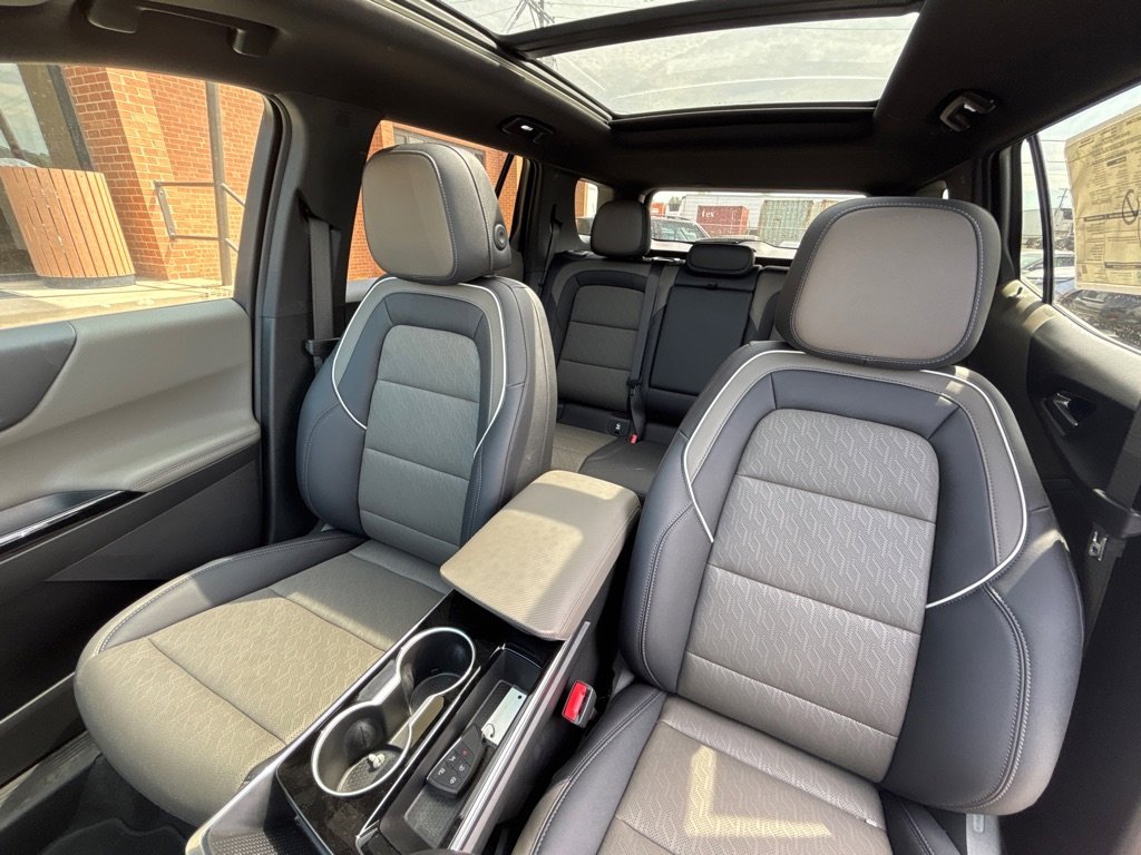 Used 2025 Chevrolet Equinox LT w/ Convenience Package II image 11