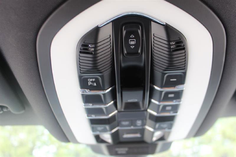 Used 2016 Porsche Macan S image 28