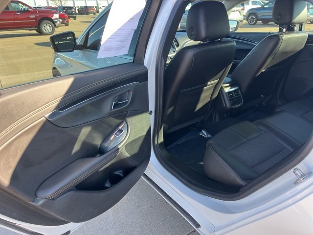 Used 2016 Chevrolet Impala LT w/ Convenience Package image 35