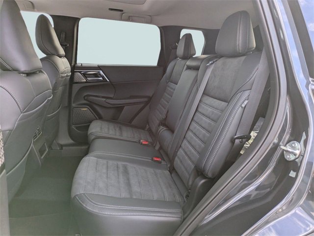 New 2026 Mitsubishi Outlander SE image 15