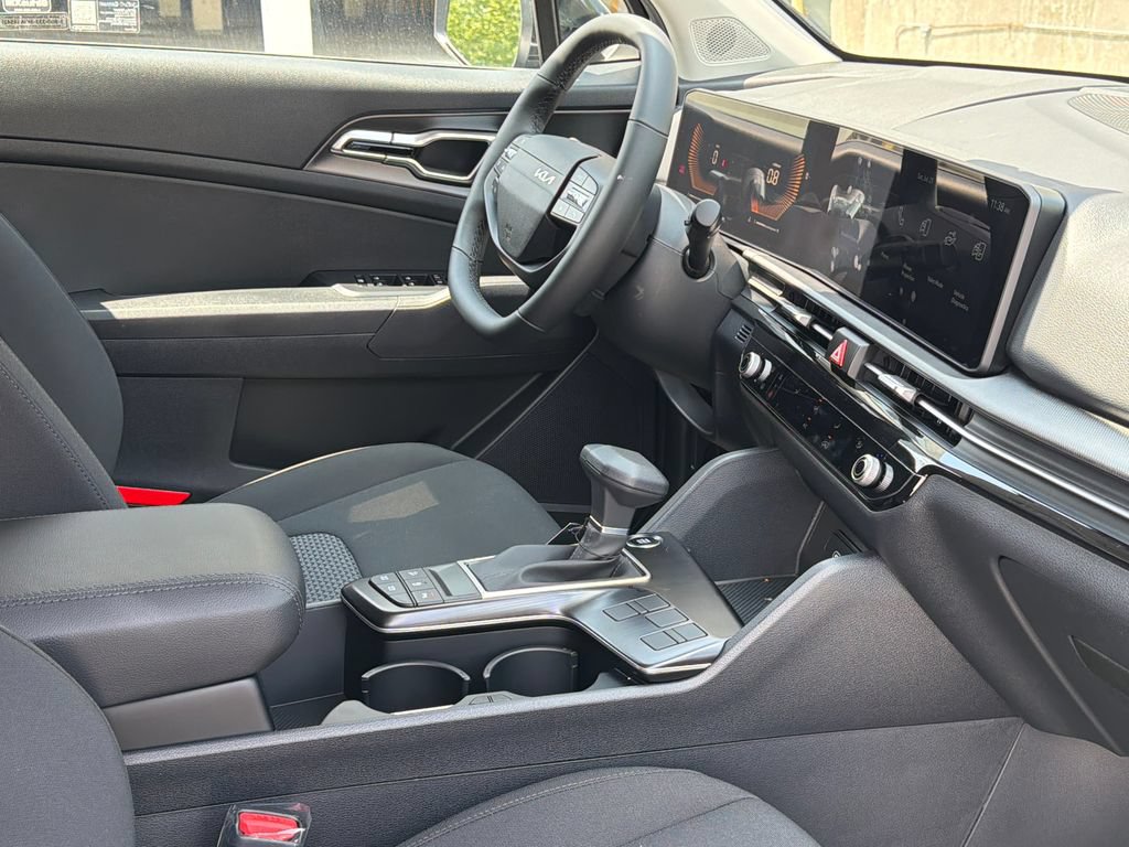 New 2026 Kia Sportage LX FWD image 8