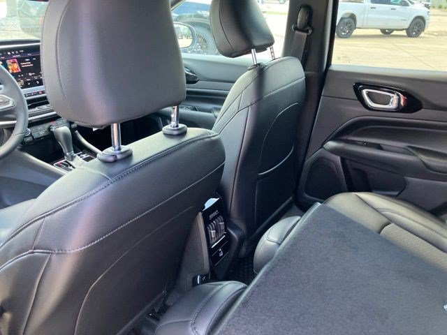 New 2026 Jeep Compass Latitude AWD/4WD image 24