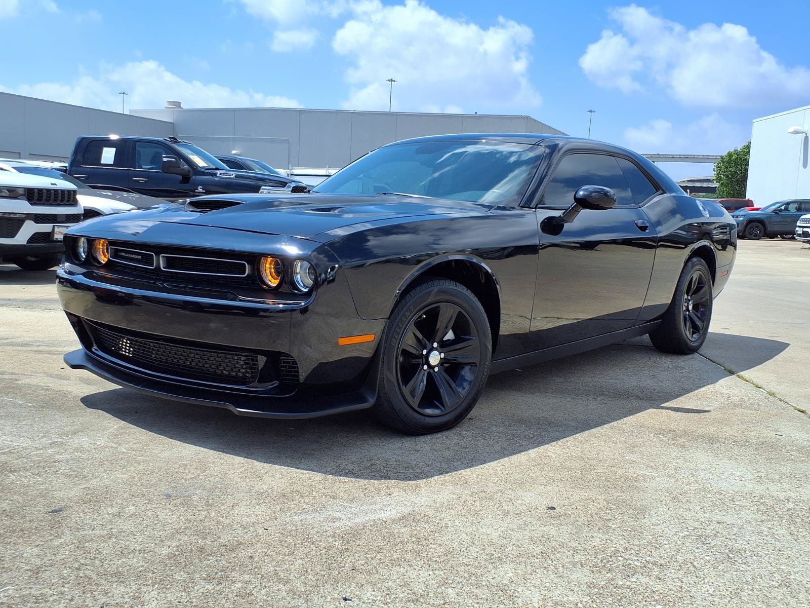 Used 2022 Dodge Challenger SXT RWD image 23
