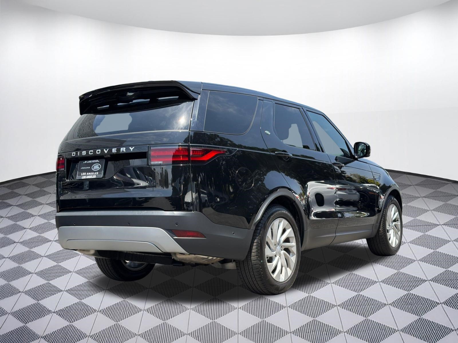 Used 2025 Land Rover Discovery S AWD/4WD image 9